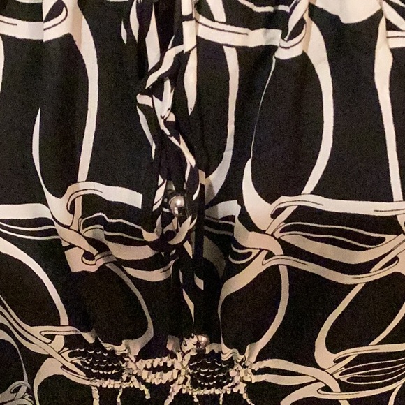 New black & white Michael Kors blouse in large. - Picture 5 of 7